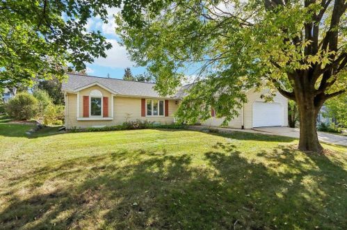 3017 Maple Grove Dr, Madison, WI 53719-1913