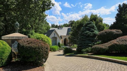 16 Glenview Dr, Warren, NJ 07059-5484