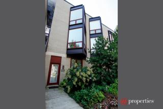 1253 Cottage Pl, Chicago IL  60607-2855 exterior