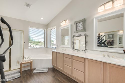 4564 Chisum Trl, Phoenix AZ  85050-8525 exterior