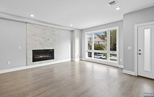 57 Lincoln Ave, Cliffside Park NJ 07010-1820 exterior