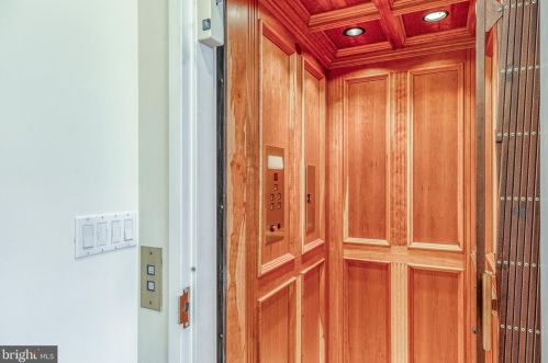 124 Bainbridge St, Philadelphia PA 19147-1866 exterior