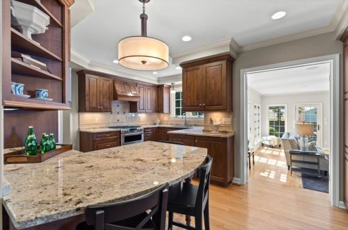 523 Carlisle Ave, Milwaukee WI 53217-4831 exterior