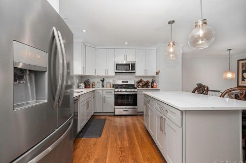 6 Bartlett Ave, Norwalk CT 06850-1914 exterior