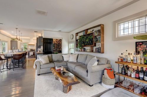 2787 Ellen St, Milwaukee WI  53207-2337 exterior