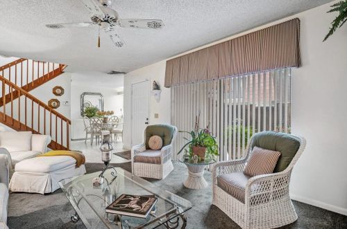 323 Live Oak Ln, Boynton Beach FL 33436-7116 exterior