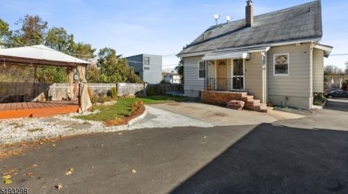 714 Irvington Ave, Maplewood NJ 07040-1608 exterior