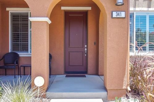 341 American River Ct, Oxnard, CA 93036-5300