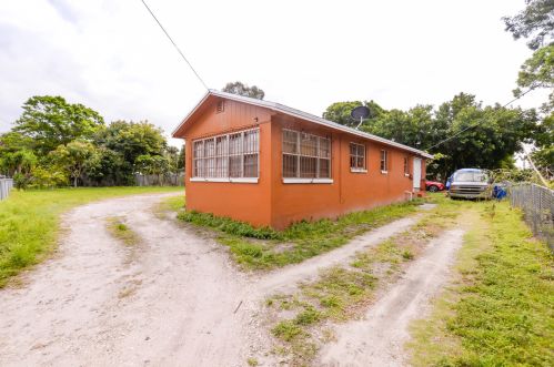 2003 Easter Ave, Fort Pierce, FL 34950-3971