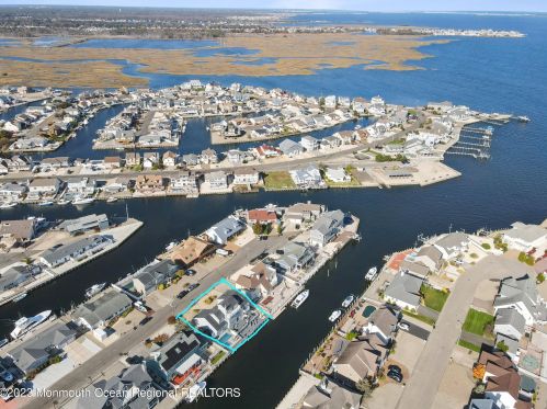 829 Spar Dr, Lacey NJ 08731-3028 exterior