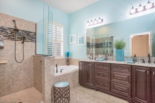 8190 Valiant Dr, Naples FL 34104-6672 exterior