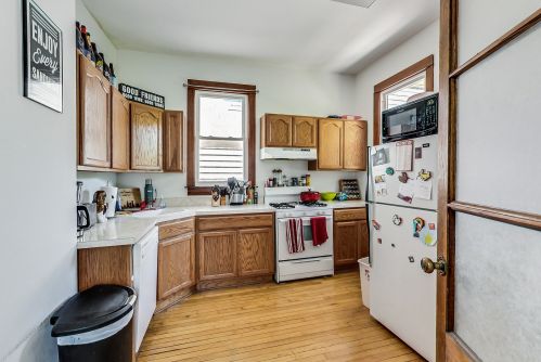 1915 Roscoe St, Chicago IL 60618-5236 exterior