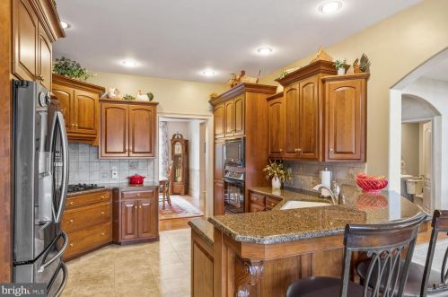 300 Country Mdw Dr, Lancaster PA 17602-1481 exterior