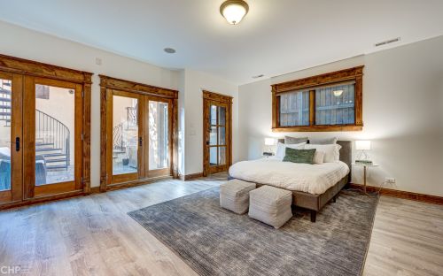 2732 Marshfield Ave, Chicago IL 60614-1016 exterior