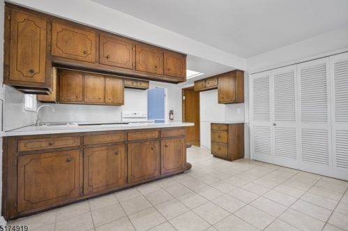 730 Wingate Dr, Bridgewater NJ 08807-1609 exterior