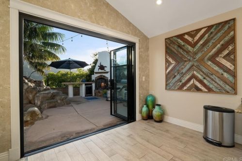 5394 Bloch St, San Diego CA 92122-4015 exterior