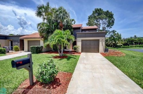 11063 Oakdale Rd, Boynton Beach FL 33437-1637 exterior