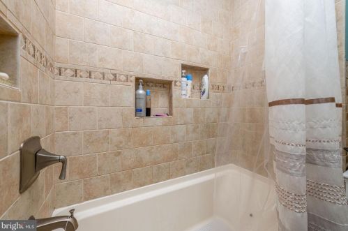 1011 Johnston St, Philadelphia PA 19145-4715 exterior