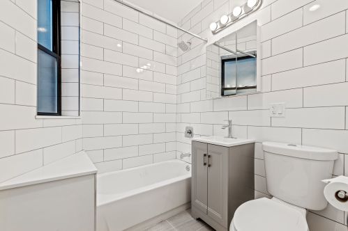 3142 Diversey Ave, Chicago IL 60647-1558 exterior