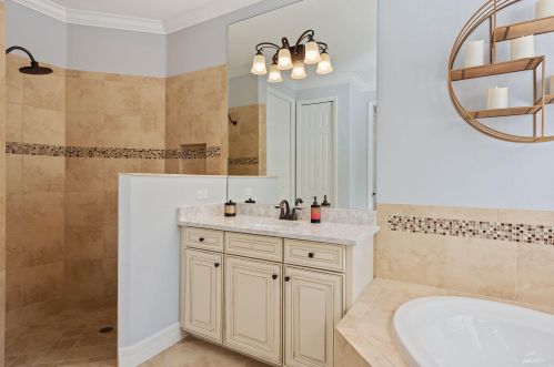 2862 Aviamar Cir, Naples FL 34114-9564 exterior