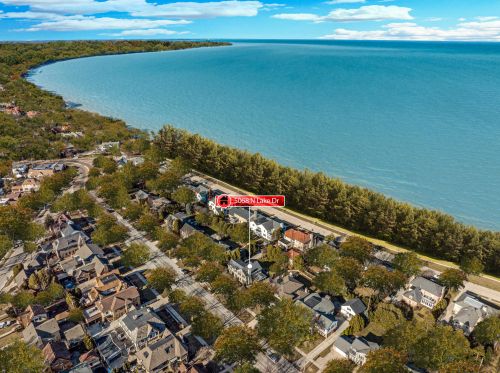 5068 Lake Dr, Milwaukee WI  53217-5748 exterior