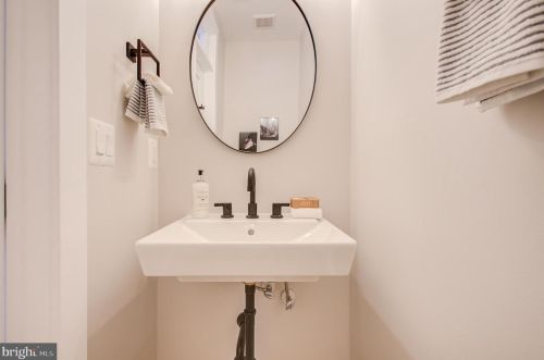 3904 13th St, Washington DC 20003-4108 exterior