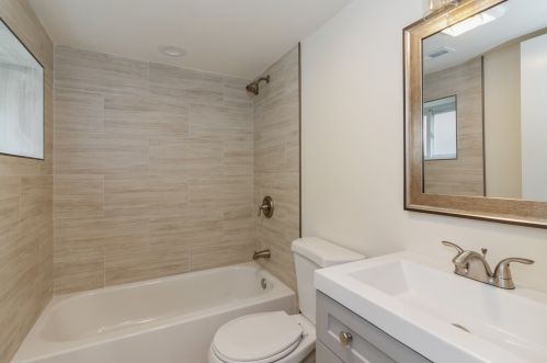 5040 Melvina Ave, Chicago IL 60646-1123 exterior