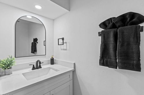 4227 Covey Cir, Naples FL 34109-2501 exterior