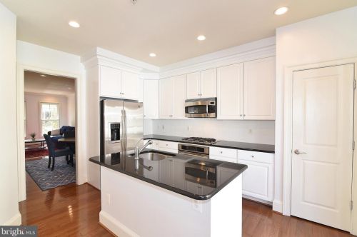 713 Carpenter Rd, Alexandria VA  22314-6227 exterior