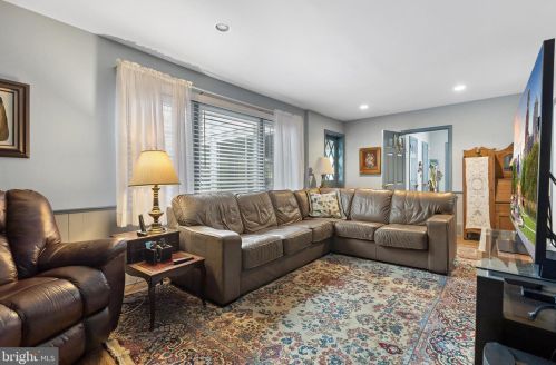 441 Moreland Rd, Huntingdon Valley PA 19006-7803 exterior