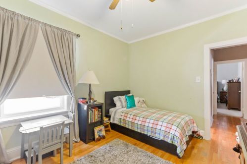 2235 Morse Ave, Chicago IL 60645-2932 exterior