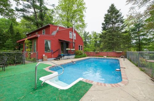 53 Forrest St, Plaistow, NH 03865-2608