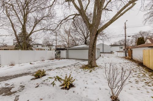 7007 41st St, Milwaukee WI  53209-2232 exterior