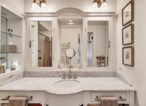 25 Hunnewell Ave, Newton MA 02458-2216 exterior