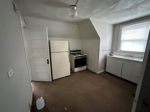 160 Highland Ave, Pittsburgh PA 15229-2715 exterior