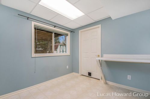 286 Riverwood Dr, Middlevle MI  49333-9075 exterior