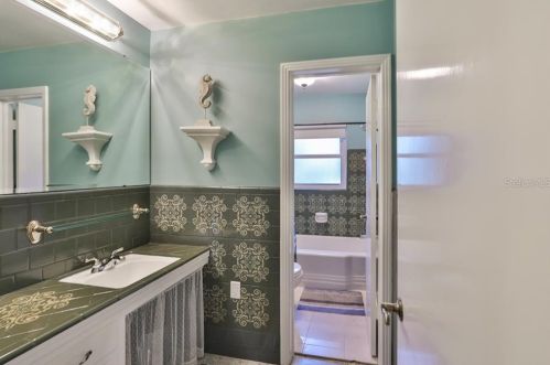 407 Bon Aire Ave, Tampa FL 33617-6322 exterior