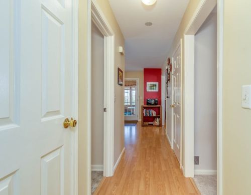 4 Hampshire Dr, Concord NH 03301-5914 exterior