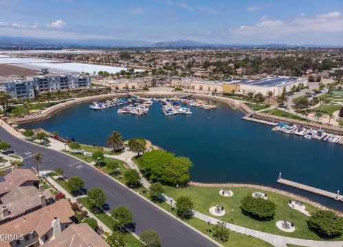 1404 Donegal Way, Oxnard CA  93035-1442 exterior