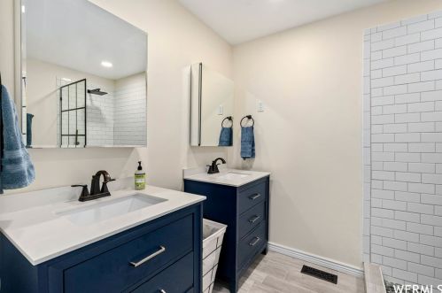 2390 Summer Oak Cir, Sandy UT 84092-5671 exterior