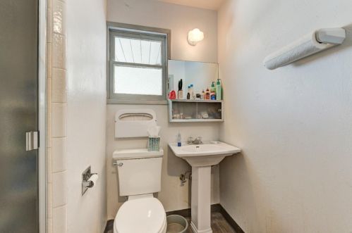 102 Natoma St, Folsom CA 95630-3011 exterior