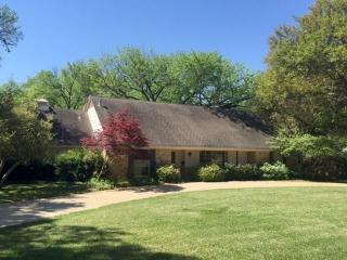 10534 Royal Springs Dr, Dallas TX  75229-5246 exterior