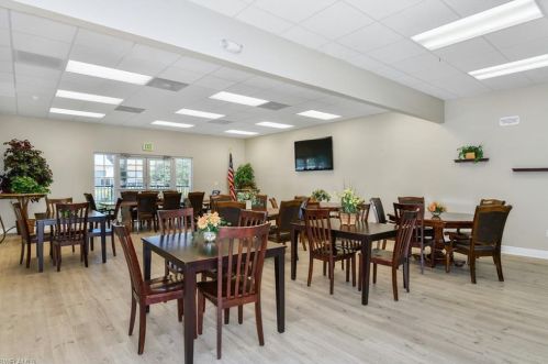 2050 Grv Dr, Naples FL 34120-1419 exterior