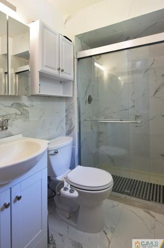 226 Prospect Ave, Green Brook NJ  08812-1418 exterior