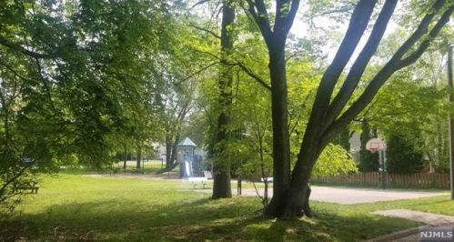 55 Linwood Ave, Cresskill NJ 07626-2103 exterior