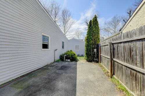 195 Austin Ave, Old Bridge NJ  08857-1164 exterior