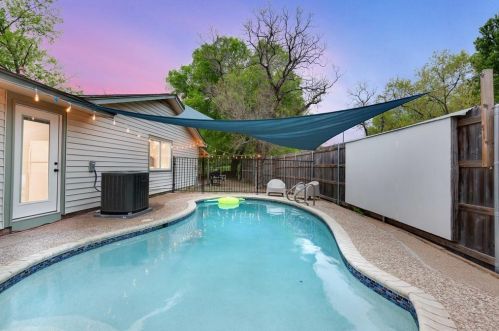 8304 Beaver Brook Ln, Austin TX  78748-5422 exterior