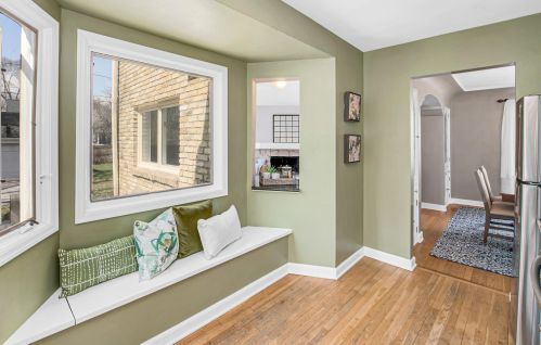 5537 Bay Rdg Ave, Milwaukee WI 53217-5104 exterior