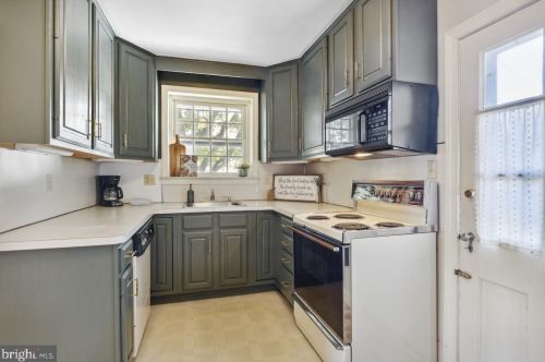 23 Cedarbrook Rd, Ardmore PA 19003-1618 exterior