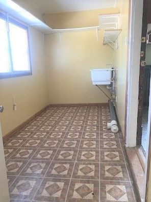 13323 Commercial Ave, Chicago IL 60617-3281 exterior